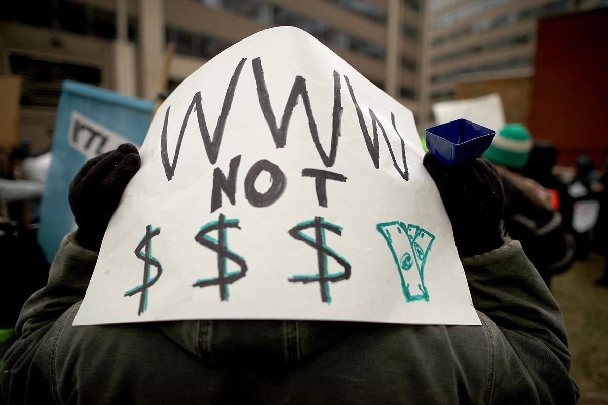 Here’s How Much Money Dems Not Backing Net Neutrality CRA Get from Comcast, Verizon and AT&T